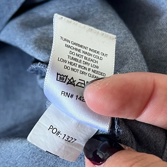 FIGS Men’s Heather Denim Leon Three Pocket Scrub Top SIZE LARGE - Picture 10 of 10